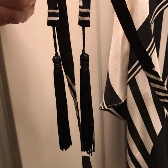 BCBG Silk Kimono-Style Dress & matching waist sash - Picture 8 of 8